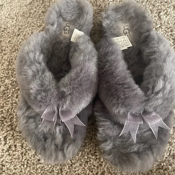UGG | Shoes | Girl Size 7 Ugg Slippers Brand New Never Worn  display picture 1